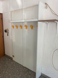 mobili d'arredamento vetrina e specchi