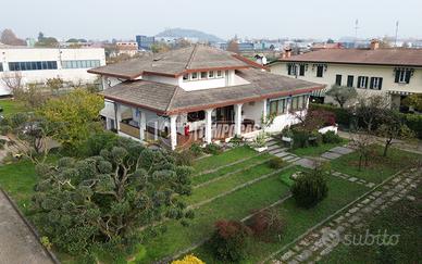 Villa singola con ampi spazi interni