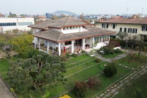 Villa singola con ampi spazi interni