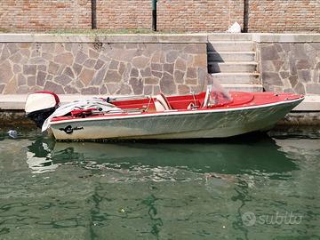 Motoscafo Crestliner