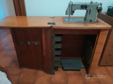 Macchina da cucire Erika con mobile funzionante