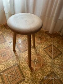 Sgabello in legno