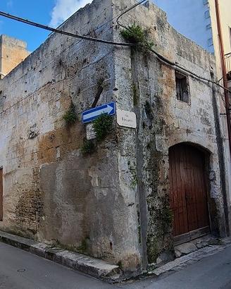 Fabbricato da ristrutturare in pieno centro