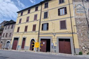 Appartamento di 95 m² con 5 locali e box auto a Pi