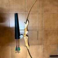 Arco curvo in legno + freccie e porta freccie