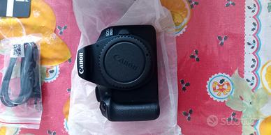 Canon EOS  2000D