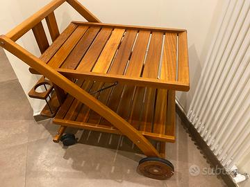 Carrello in legno con porta bottiglie