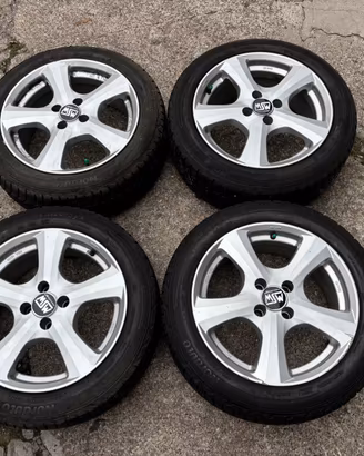 Cerchi in lega OZ gommati 195/55 R16 87H invernali