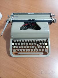 macchina da scrivere Olivetti 