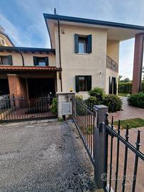 Bifamiliare con giardino