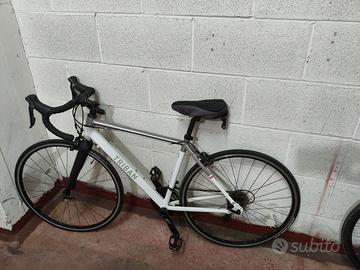 Bici da corsa TRIBAN WOMAN mai usata
