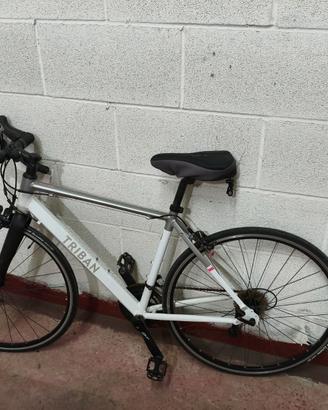 Bici da corsa TRIBAN WOMAN mai usata