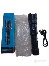 Torcia led con batteria ricaricabile incorporata 