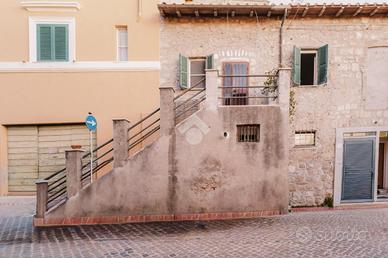 4 LOCALI A TARQUINIA