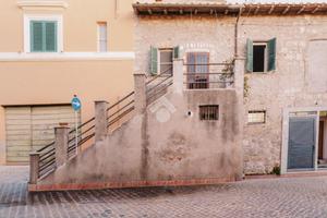 4 LOCALI A TARQUINIA