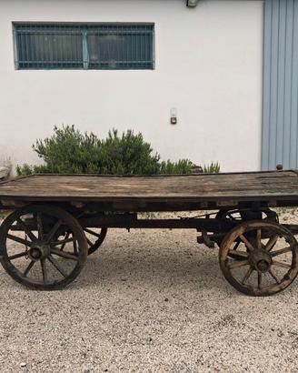 Carro agricolo in legno antico