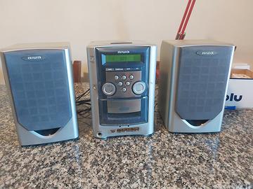 STEREO AIWA CON CD-RADIO FM-CASSETTA FUNZIONANTE.