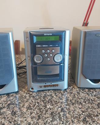 STEREO AIWA CON CD-RADIO FM-CASSETTA FUNZIONANTE.