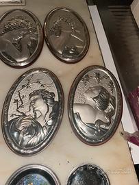 Quadretti in argento raffiguranti le quattro stag