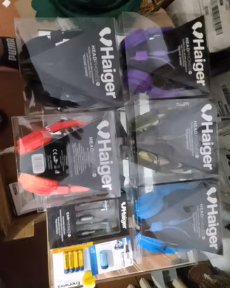 cuffie batterie lampadine anche in stock