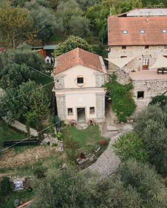 Casale storico in pietra tra Toscana e Liguria