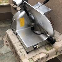 Affettatrice professionale da 30 cm.