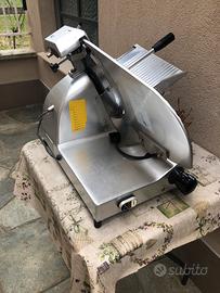 Affettatrice professionale da 30 cm.