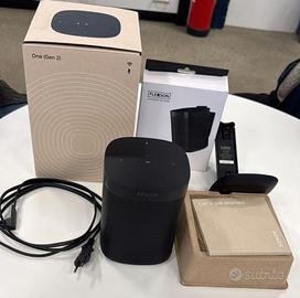 Sonos One (Gen 2) con supporto a parete Flexson pe