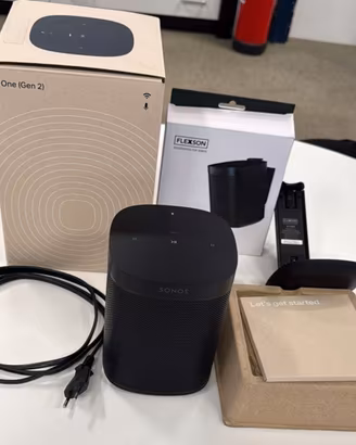 Sonos One (Gen 2) con supporto a parete Flexson pe