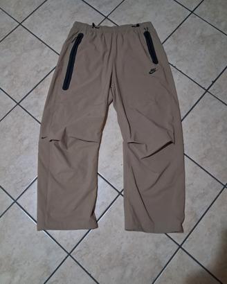 tuta nike tech woven unisex mai indossata