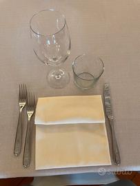 Set posate, bicchieri e caraffe