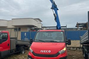 Iveco Daily 12-120 con gru