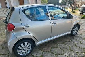Toyota aygo 5 porte CLIMA nessun lavoro LEGGI