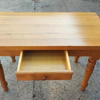 Tavolo Rustico con Cassetto