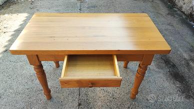 Tavolo Rustico con Cassetto