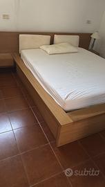 Camera da letto habitat in legno.