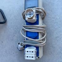 Presa elettrica e adattatore per caravan