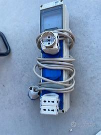 Presa elettrica e adattatore per caravan