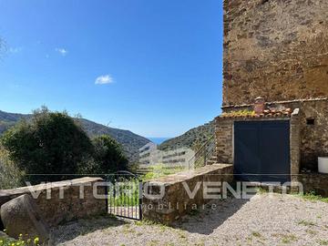 Villa di 365 m² con più di 5 locali a Serramezzana