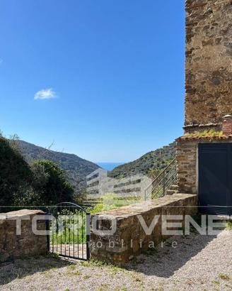 Villa di 365 m² con più di 5 locali a Serramezzana