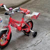 Bicicletta da bambina con ruotine