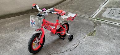 Bicicletta da bambina con ruotine