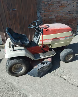 trattorino tagliaerba 