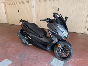 Honda forza 125