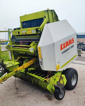 Rotopressa Claas Variant 280 con cardano