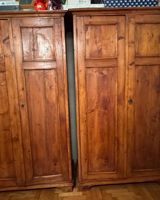 Coppia di armadi in abete