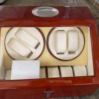 Porta orologi con chiusura elettrica