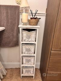 Cassettiera in legno e vimini