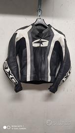 pantaloni e giacca moto 