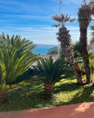 Con notevole vista mare